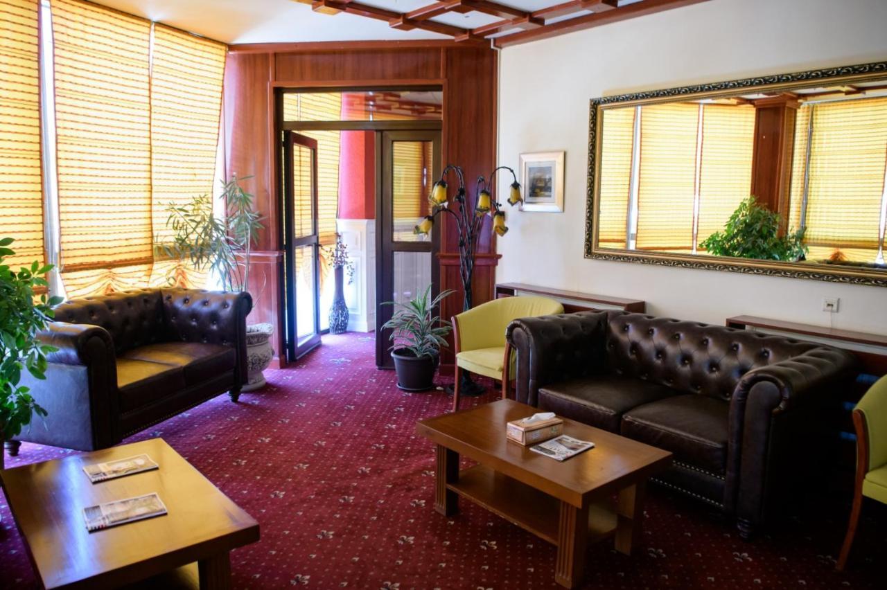 Hotel Castel Râmnicu Vâlcea Extérieur photo