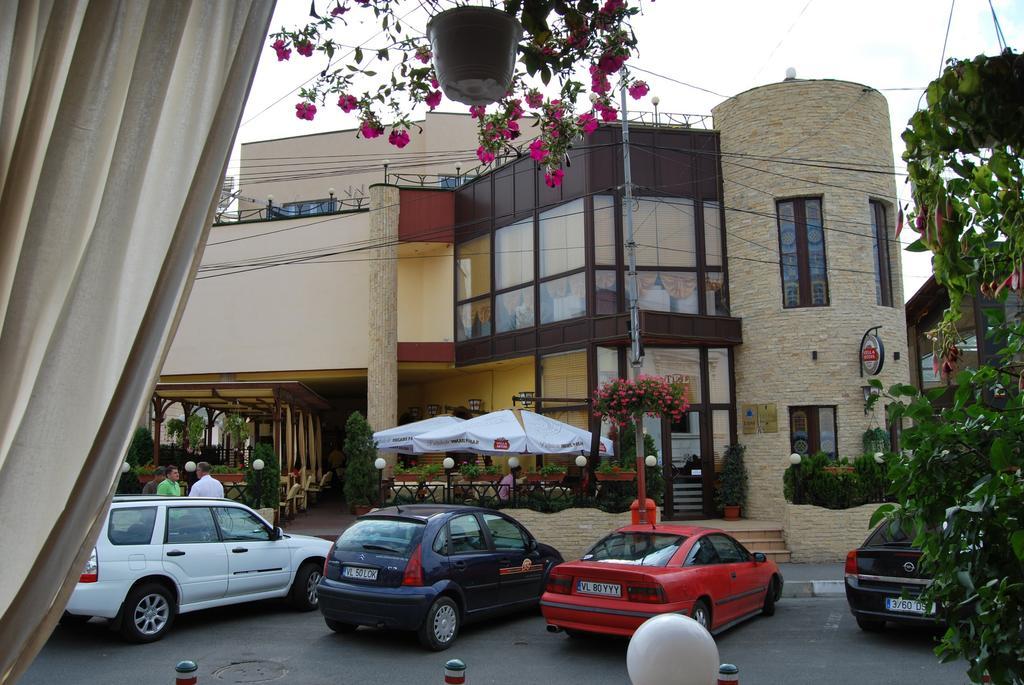 Hotel Castel Râmnicu Vâlcea Extérieur photo