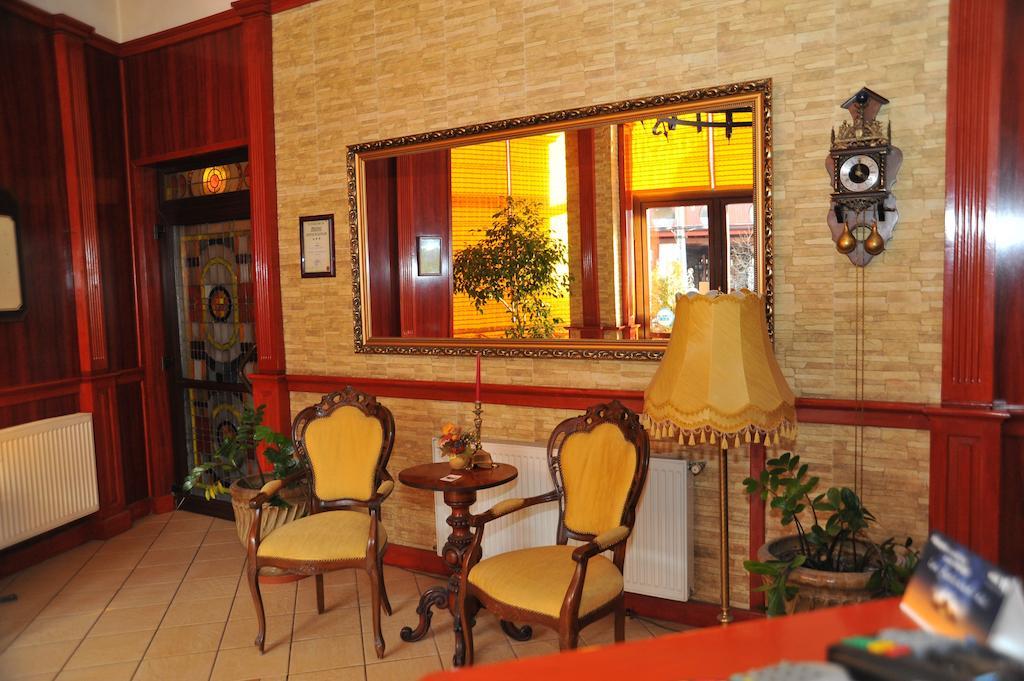 Hotel Castel Râmnicu Vâlcea Extérieur photo