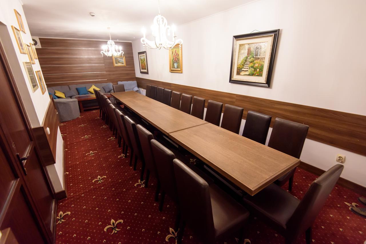 Hotel Castel Râmnicu Vâlcea Extérieur photo