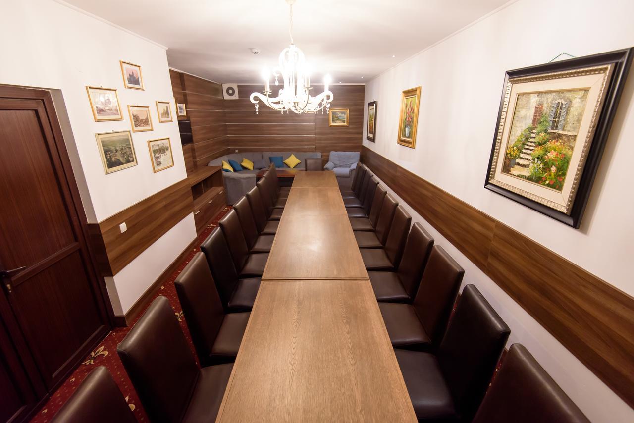 Hotel Castel Râmnicu Vâlcea Extérieur photo